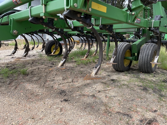 2010 John Deere 2210 Field Cultivator