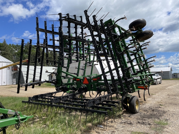 2010 John Deere 2210 Field Cultivator