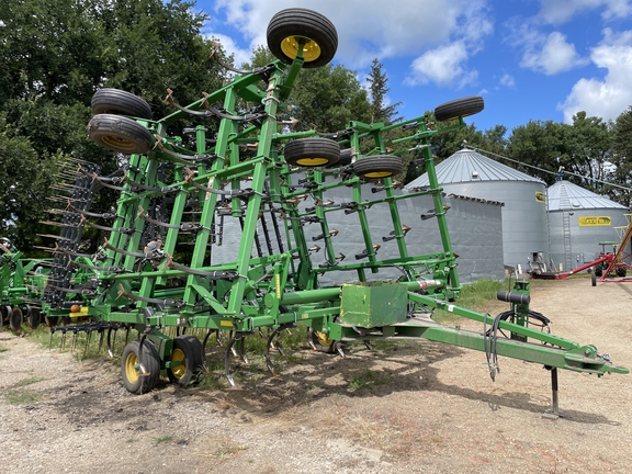 2010 John Deere 2210 Field Cultivator