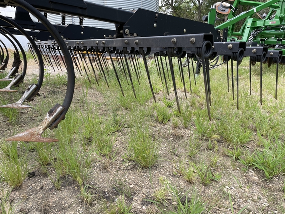 2010 John Deere 2210 Field Cultivator