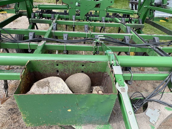 2010 John Deere 2210 Field Cultivator