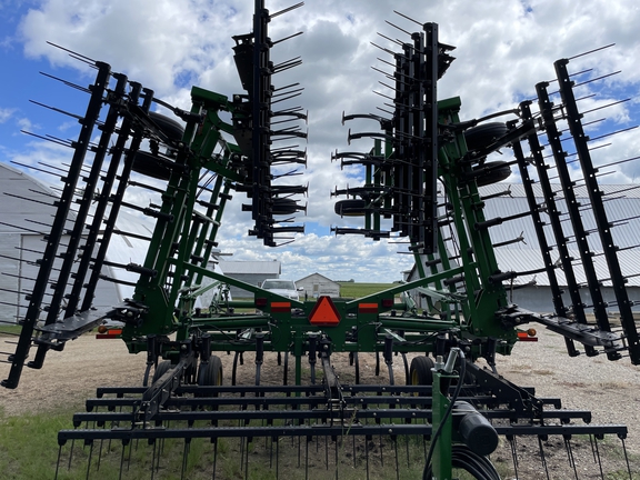 2010 John Deere 2210 Field Cultivator