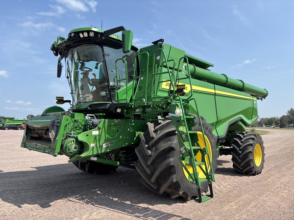 2024 John Deere X9 1100 Combine