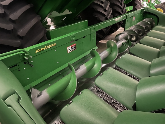 2020 John Deere 708C Header Corn Head