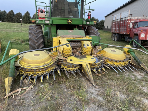 John Deere 676 Header Forage