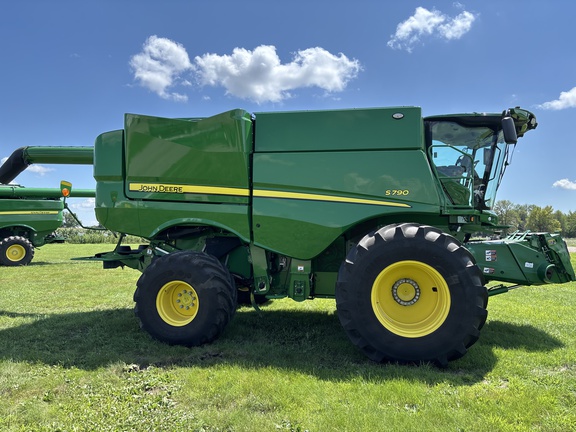 2023 John Deere S790 Combine