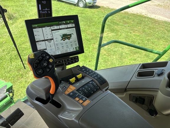2023 John Deere S790 Combine