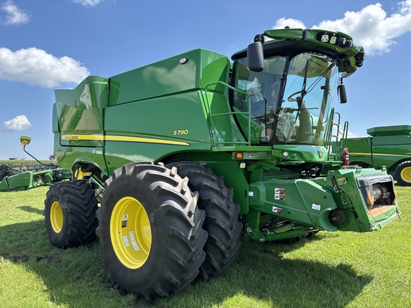 2023 John Deere S790 Combine
