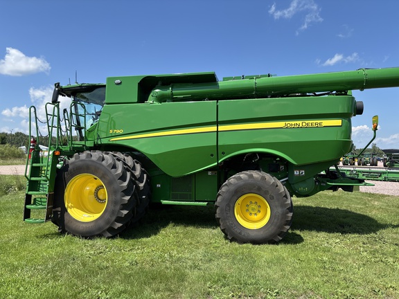 2023 John Deere S790 Combine