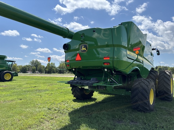 2023 John Deere S790 Combine