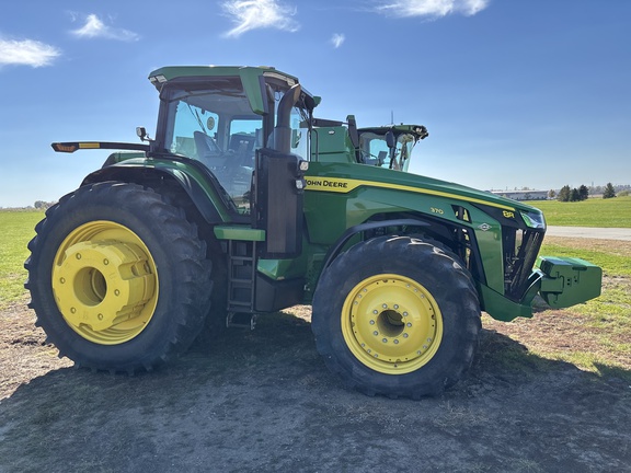 2024 John Deere 8R 370 Tractor