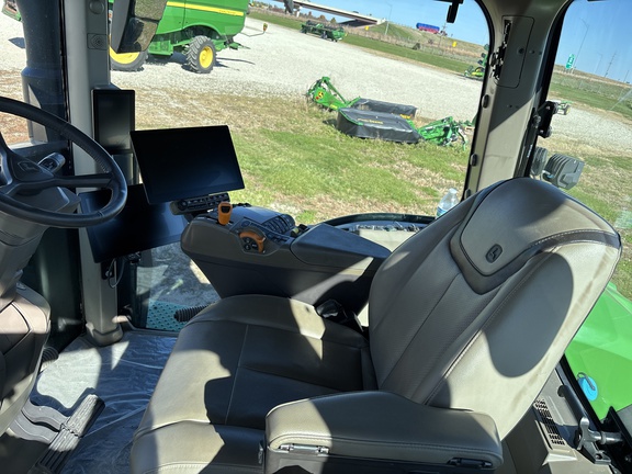 2024 John Deere 8R 370 Tractor