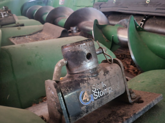 2011 John Deere 608C StalkMaster Header Corn Head