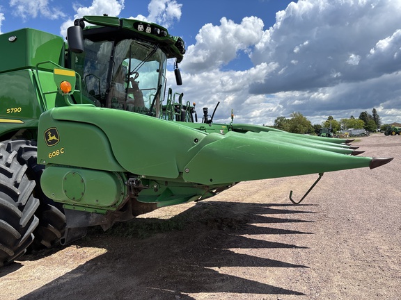 2011 John Deere 608C StalkMaster Header Corn Head