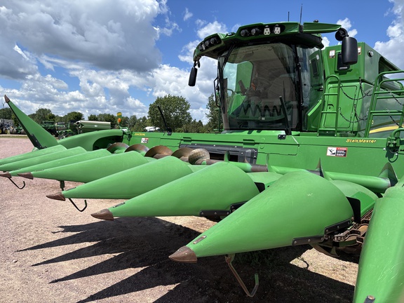 2011 John Deere 608C StalkMaster Header Corn Head