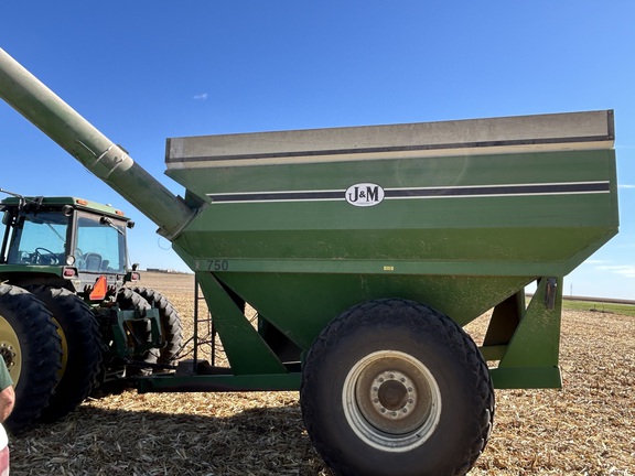 J&M 750-14 Grain Cart