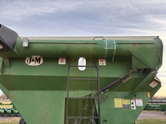 J&M 750-14 Grain Cart