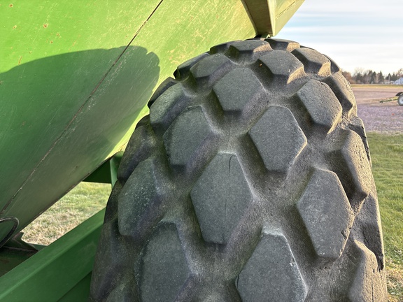 J&M 750-14 Grain Cart