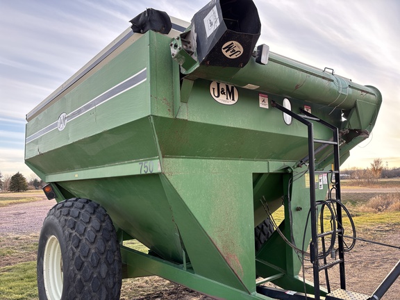 J&M 750-14 Grain Cart