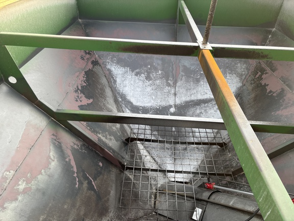 J&M 750-14 Grain Cart