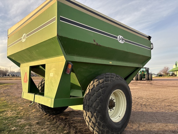 J&M 750-14 Grain Cart