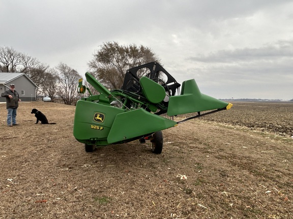 2002 John Deere 925 Header Combine