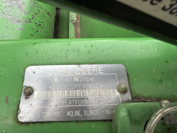 2002 John Deere 925 Header Combine