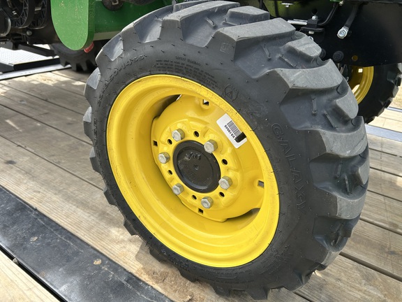 2024 John Deere 2032R Tractor Compact