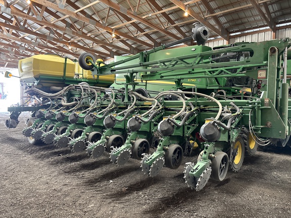 2023 John Deere DB60 Planter