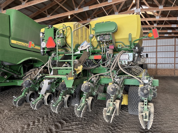 2023 John Deere DB60 Planter