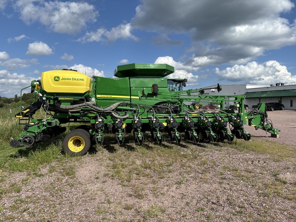 2023 John Deere DB60 Planter