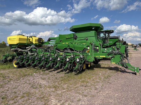 2023 John Deere DB60 Planter