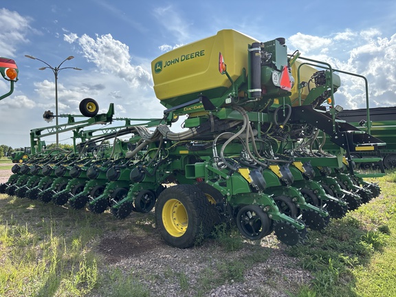 2023 John Deere DB60 Planter