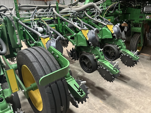 2024 John Deere 1775NT Planter