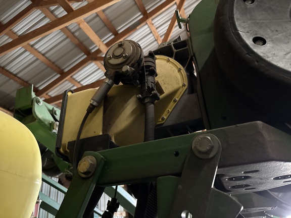 2005 John Deere 1790 Planter