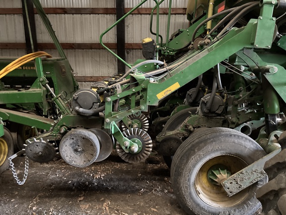 2005 John Deere 1790 Planter