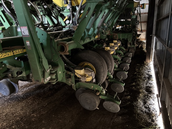 2005 John Deere 1790 Planter