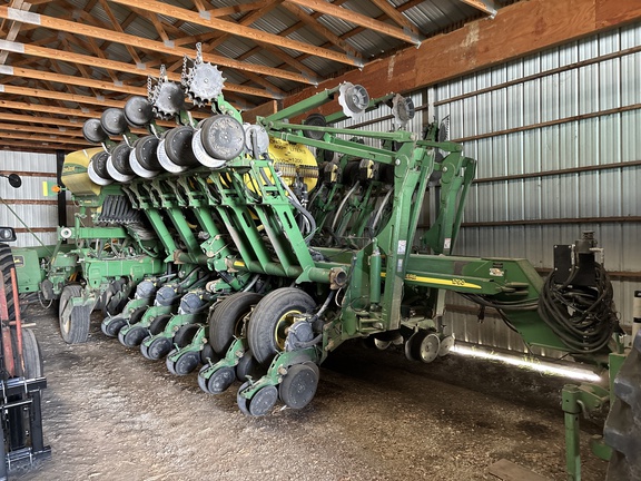 2005 John Deere 1790 Planter