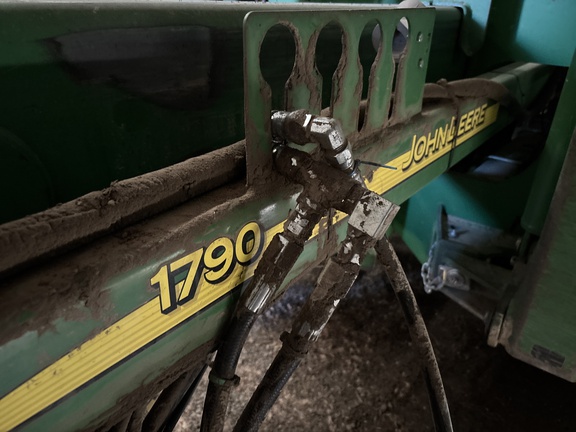 2005 John Deere 1790 Planter