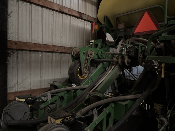 2005 John Deere 1790 Planter