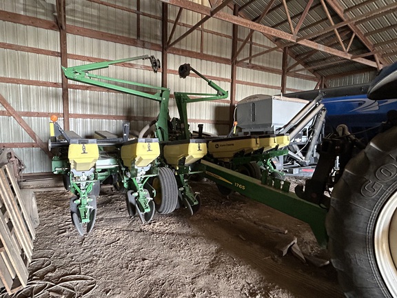 2016 John Deere 1765 Planter