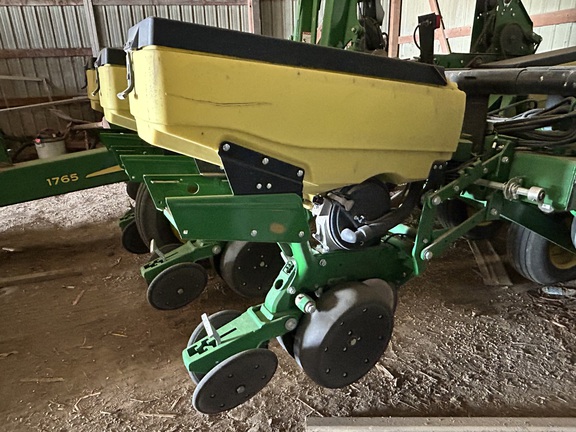 2016 John Deere 1765 Planter