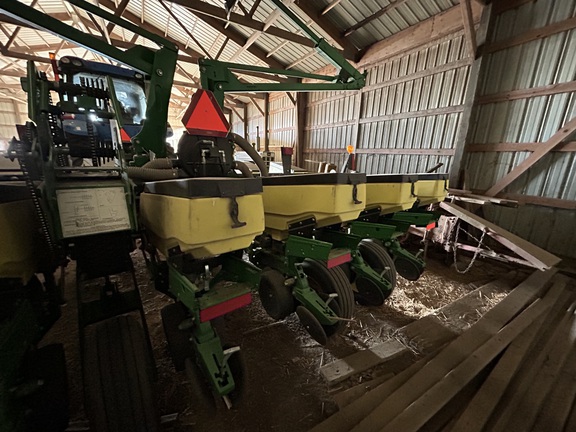 2016 John Deere 1765 Planter