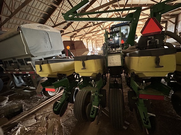 2016 John Deere 1765 Planter