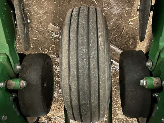 2016 John Deere 1765 Planter