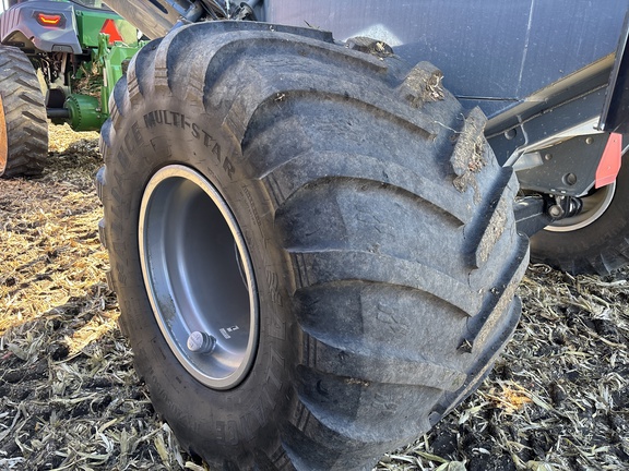 2022 Demco 1100 Grain Cart