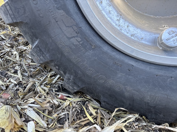 2022 Demco 1100 Grain Cart