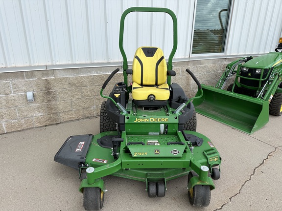 2023 John Deere Z740R Mower/Zero Turn