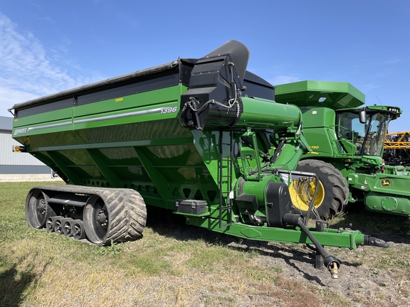 2021 Brent 1396 Grain Cart