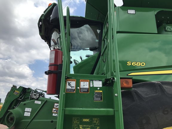 2017 John Deere S680 Combine